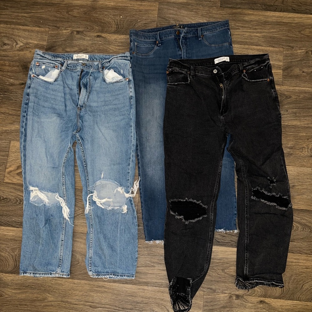 3 pairs of Abercrombie womens jeans 32/14 — moving sale!